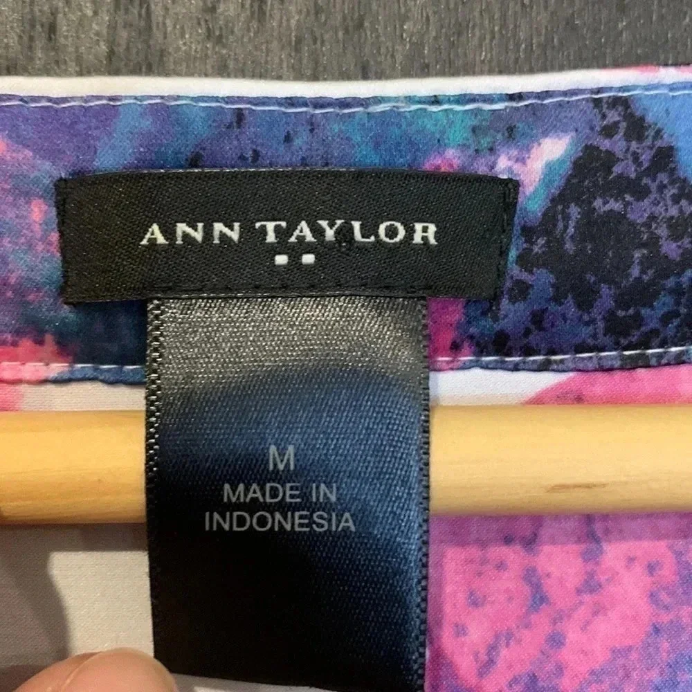 Ann Taylor  M - Picture 2 of 7